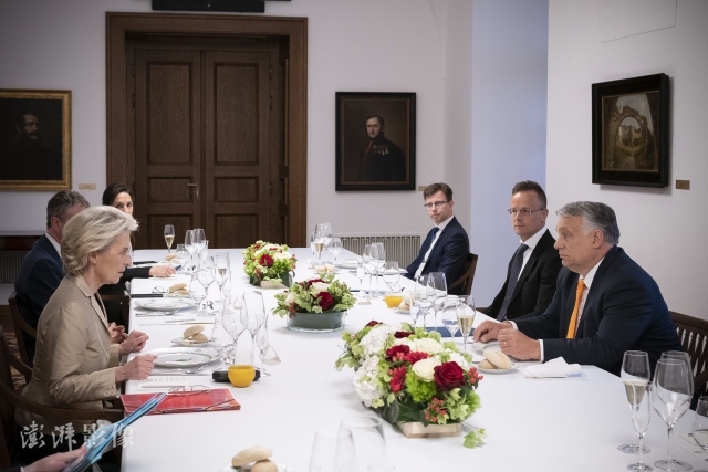 5月9日，匈牙利布达佩斯，匈牙利总理欧尔班与欧盟委员会主席冯德莱恩会晤，双方未就制裁俄能源达成一致。图自澎湃影像
