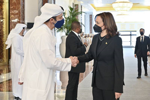 5月16日，美国副总统哈里斯与阿联酋外交大臣阿卜杜拉会面。