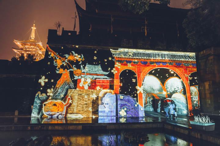 约不约？杭州湖滨步行街的爱心斑马线重磅回归，还多了浪漫的心动信号灯休闲区蓝鸢梦想 - Www.slyday.coM