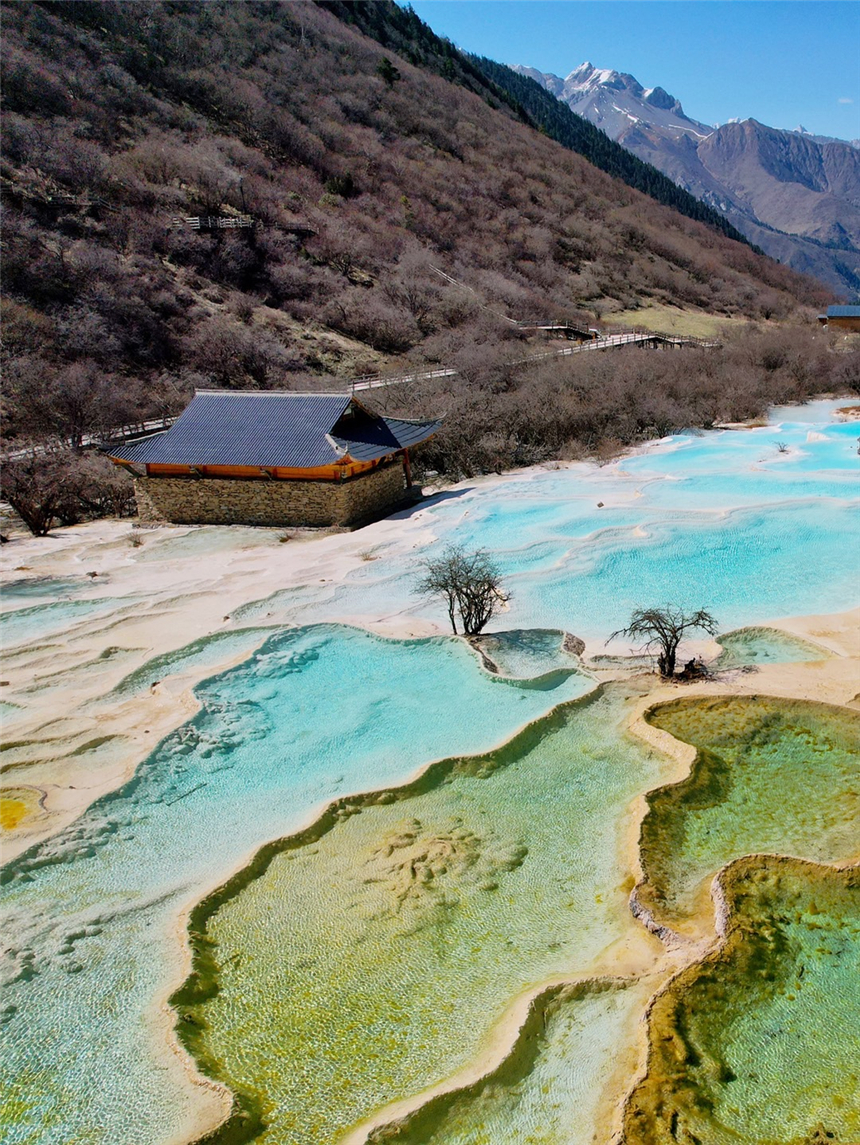 隐藏在四川阿坝的人间仙境，雪山峡谷和五彩池，随手一拍都超级美休闲区蓝鸢梦想 - Www.slyday.coM