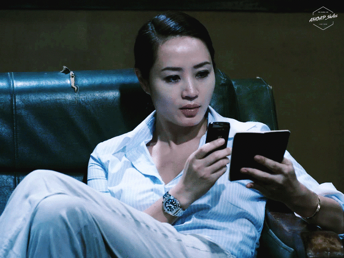 韩国盛典红毯一片黑只有这位大姐大敢穿彩色