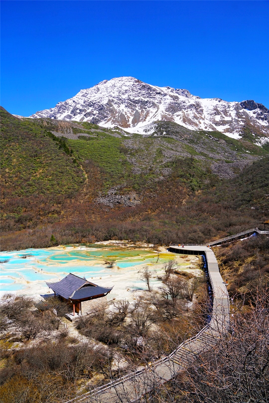 隐藏在四川阿坝的人间仙境，雪山峡谷和五彩池，随手一拍都超级美休闲区蓝鸢梦想 - Www.slyday.coM