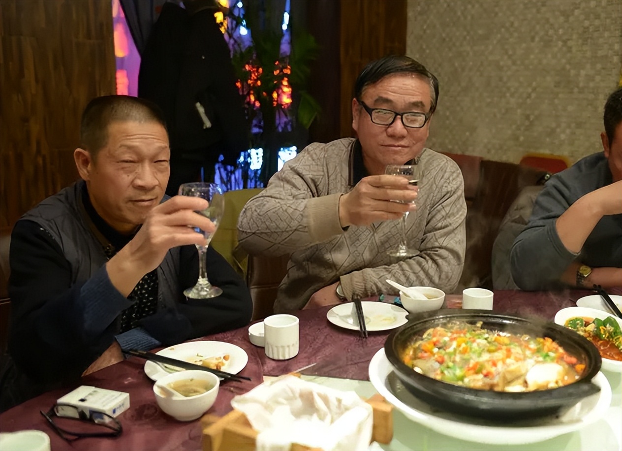 不管有钱没钱建议中老年人多喝这3种酒全是100纯酿