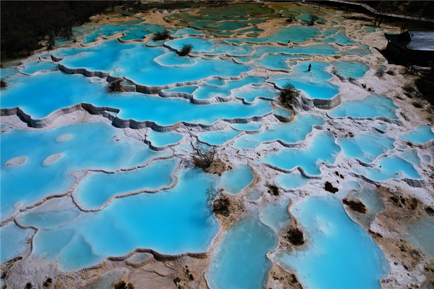 隐藏在四川阿坝的人间仙境，雪山峡谷和五彩池，随手一拍都超级美休闲区蓝鸢梦想 - Www.slyday.coM