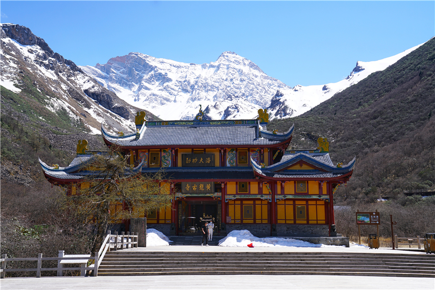 隐藏在四川阿坝的人间仙境，雪山峡谷和五彩池，随手一拍都超级美休闲区蓝鸢梦想 - Www.slyday.coM