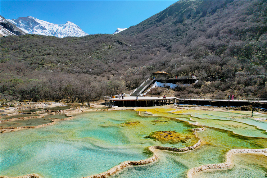 隐藏在四川阿坝的人间仙境，雪山峡谷和五彩池，随手一拍都超级美休闲区蓝鸢梦想 - Www.slyday.coM