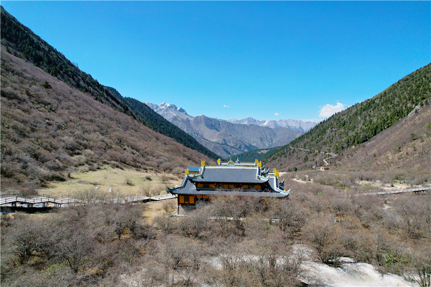 隐藏在四川阿坝的人间仙境，雪山峡谷和五彩池，随手一拍都超级美休闲区蓝鸢梦想 - Www.slyday.coM