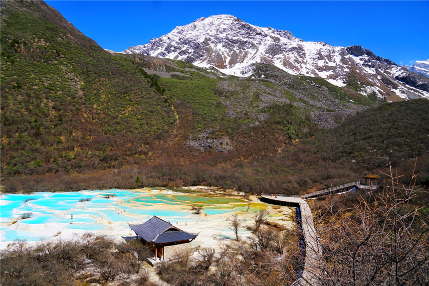 隐藏在四川阿坝的人间仙境，雪山峡谷和五彩池，随手一拍都超级美休闲区蓝鸢梦想 - Www.slyday.coM