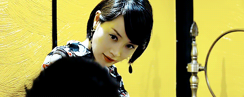 《菊熙》);在中韩合拍电影中饰演江洋大盗(2012年《夺宝联盟》);还演