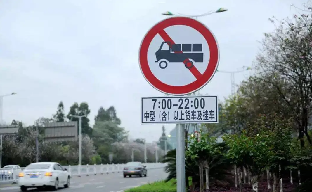 国六也禁行国四纳入淘汰范围多地推出禁令柴油货车寸步难行