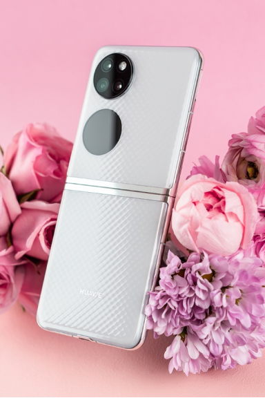 精致的华为p50 pocket折叠屏手机,让您和她的520情人节更浪漫