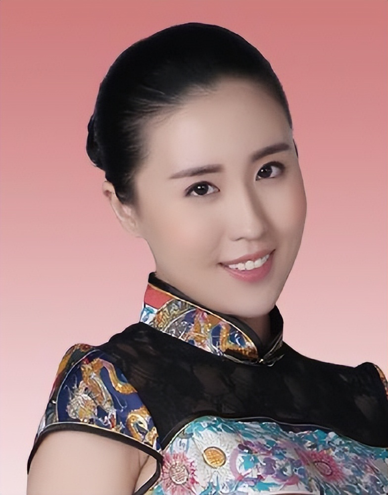 比赛中赢得荣誉,在《爱情上上签》全国海选总决赛中,关思慧赢得了亚军