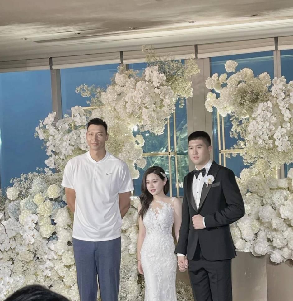 王薪凯大婚易建联随礼红包被传只有200金额太小被嘲过于寒酸