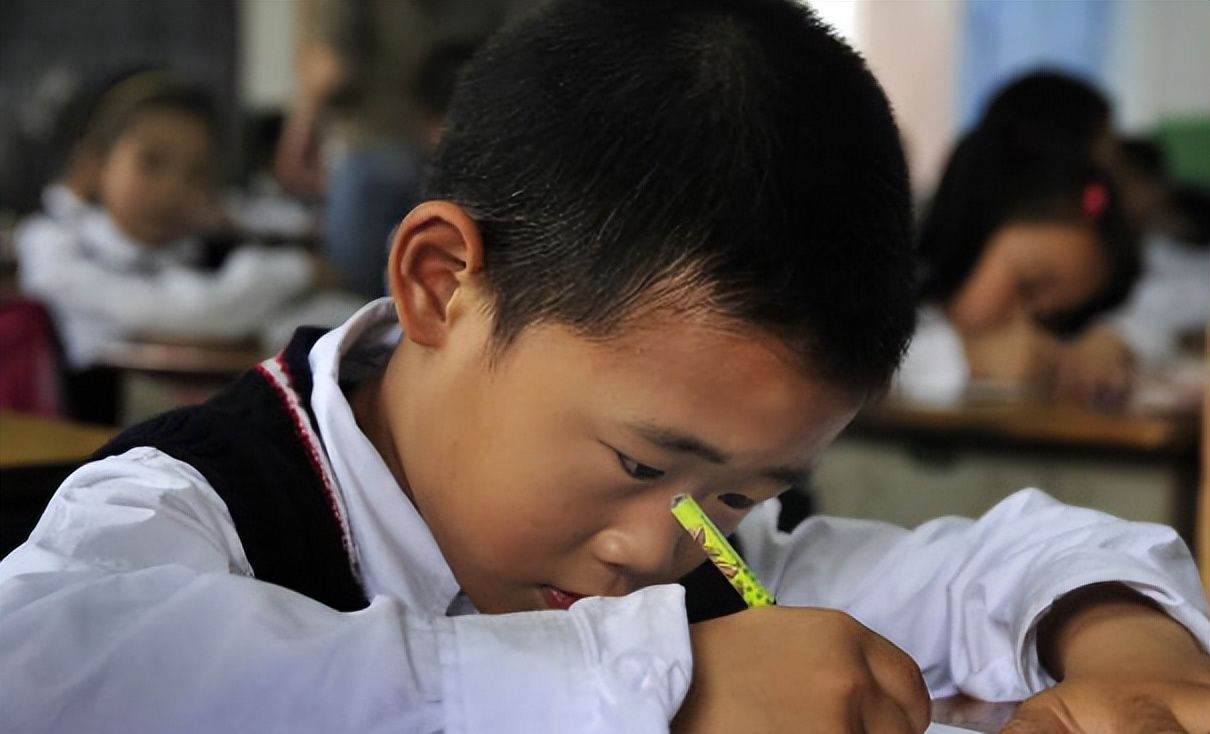 中小学生不用8点前到校了？中小学上课时间有变动，预计9月落实休闲区蓝鸢梦想 - Www.slyday.coM