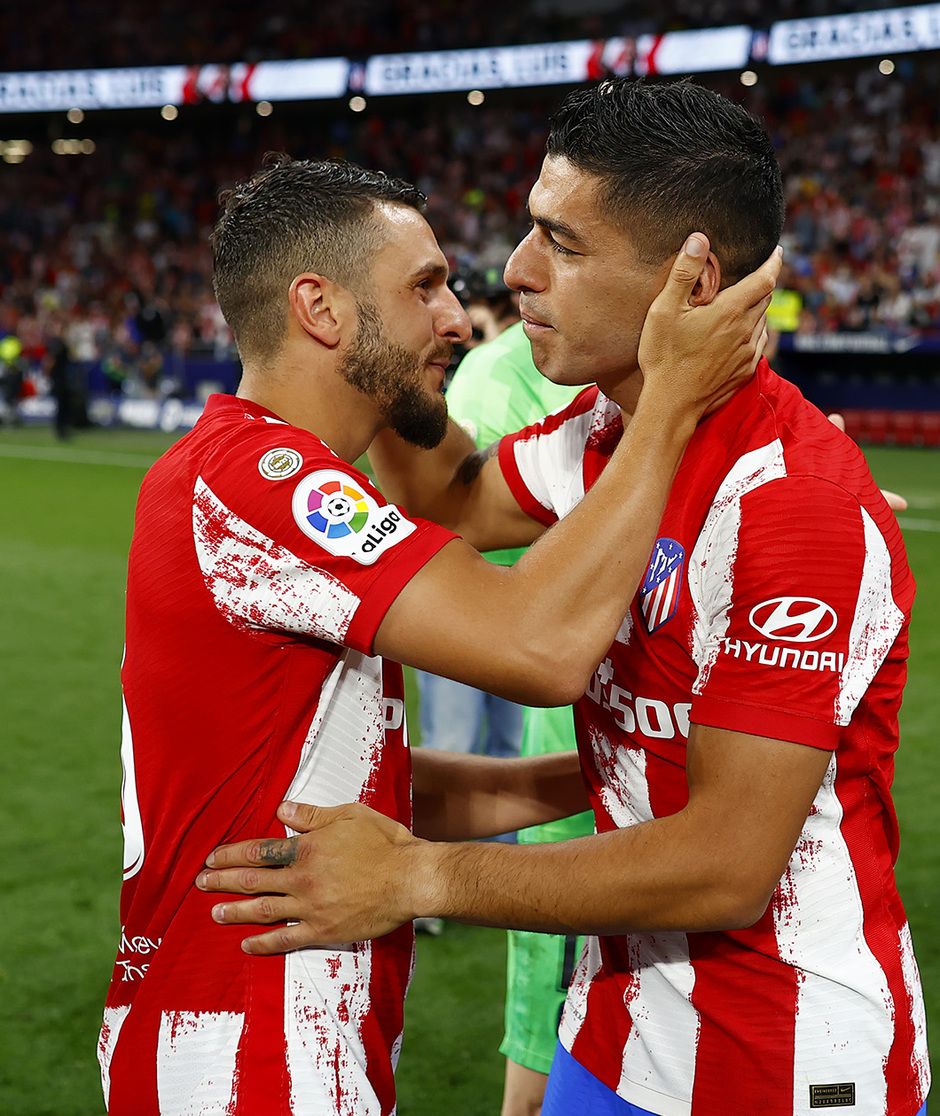 苏亚雷斯和埃雷拉向马竞球迷告别组图