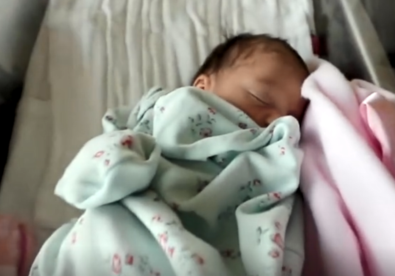 新生儿身上的“淤青”，是在产道中被挤压的，还是被医生拍的？休闲区蓝鸢梦想 - Www.slyday.coM