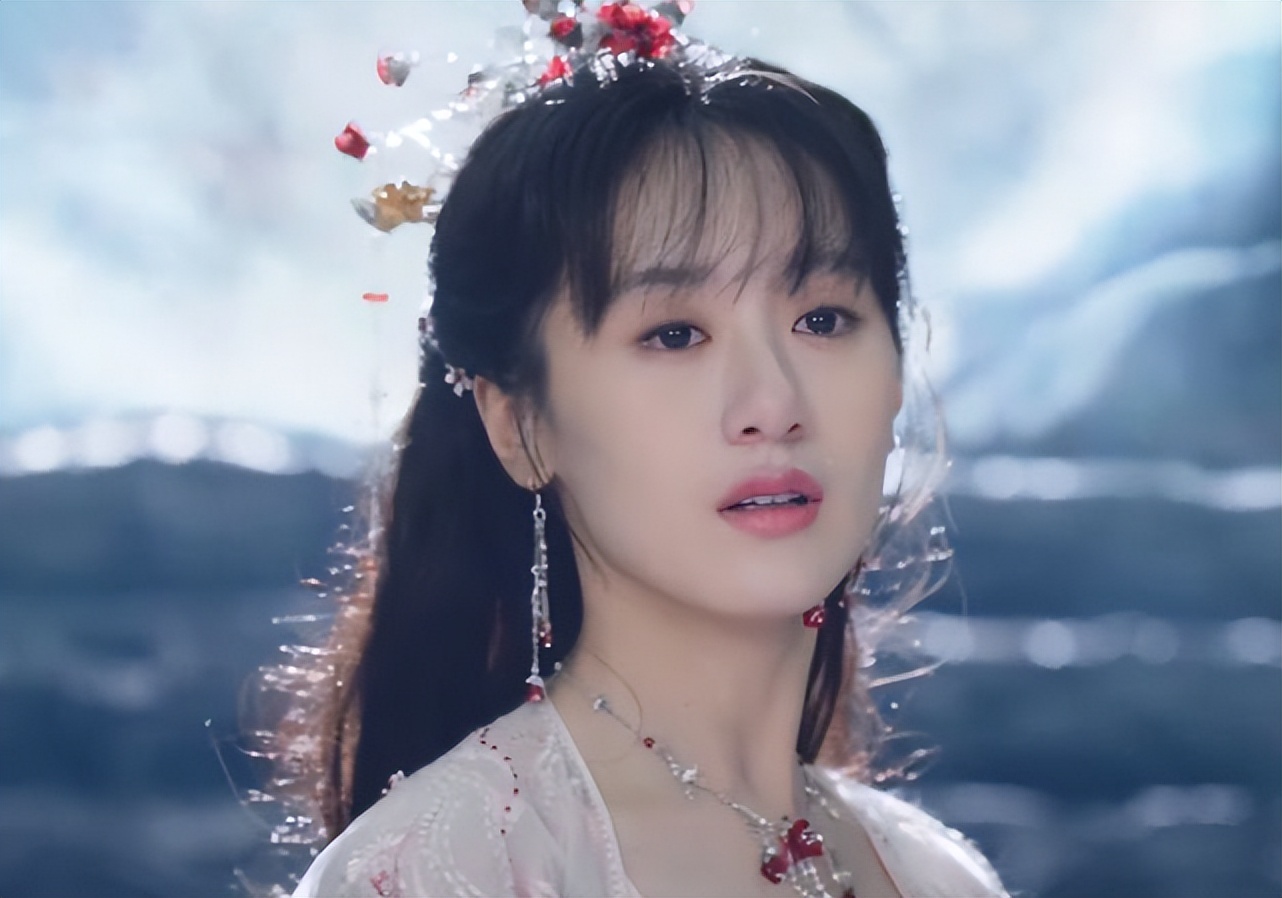 现在正在和钟汉良拍摄的古装剧刚刚杀青,可以说是袁冰妍事业上升期的