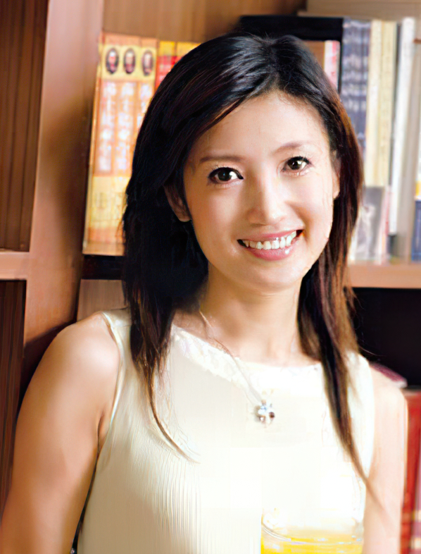 主持人春妮:一婚嫁给蒋虎丁克8年,二婚名嘴刚强,儿子名叫刚好