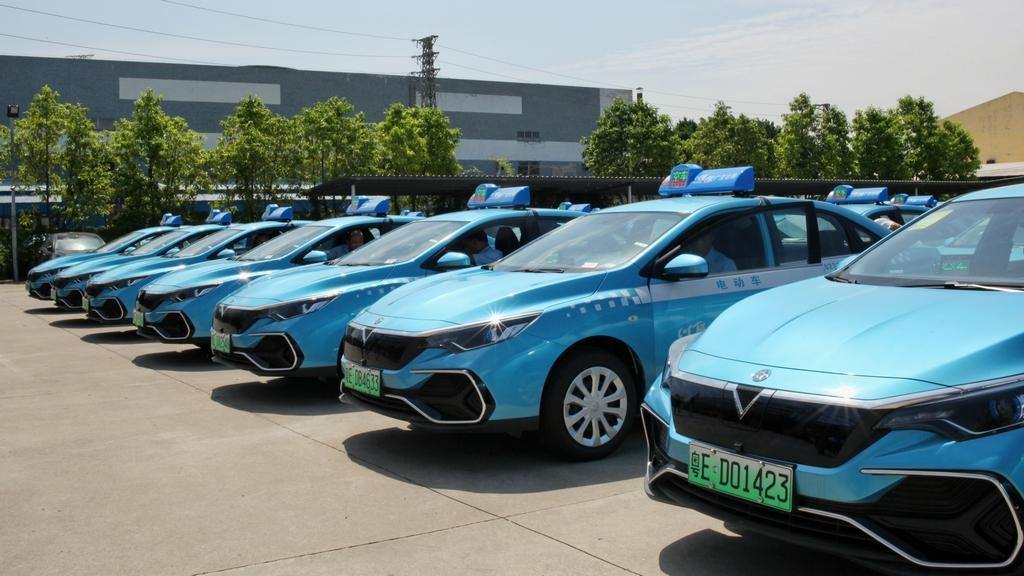 佛山顺德42台纯电动出租车上路助力市民绿色出行