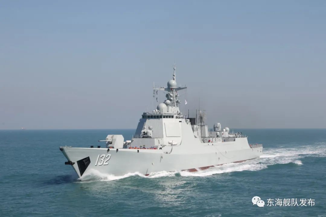 苏州舰,舷号132,是我国自行研制设计建造的导弹驱逐舰,该舰可单独或