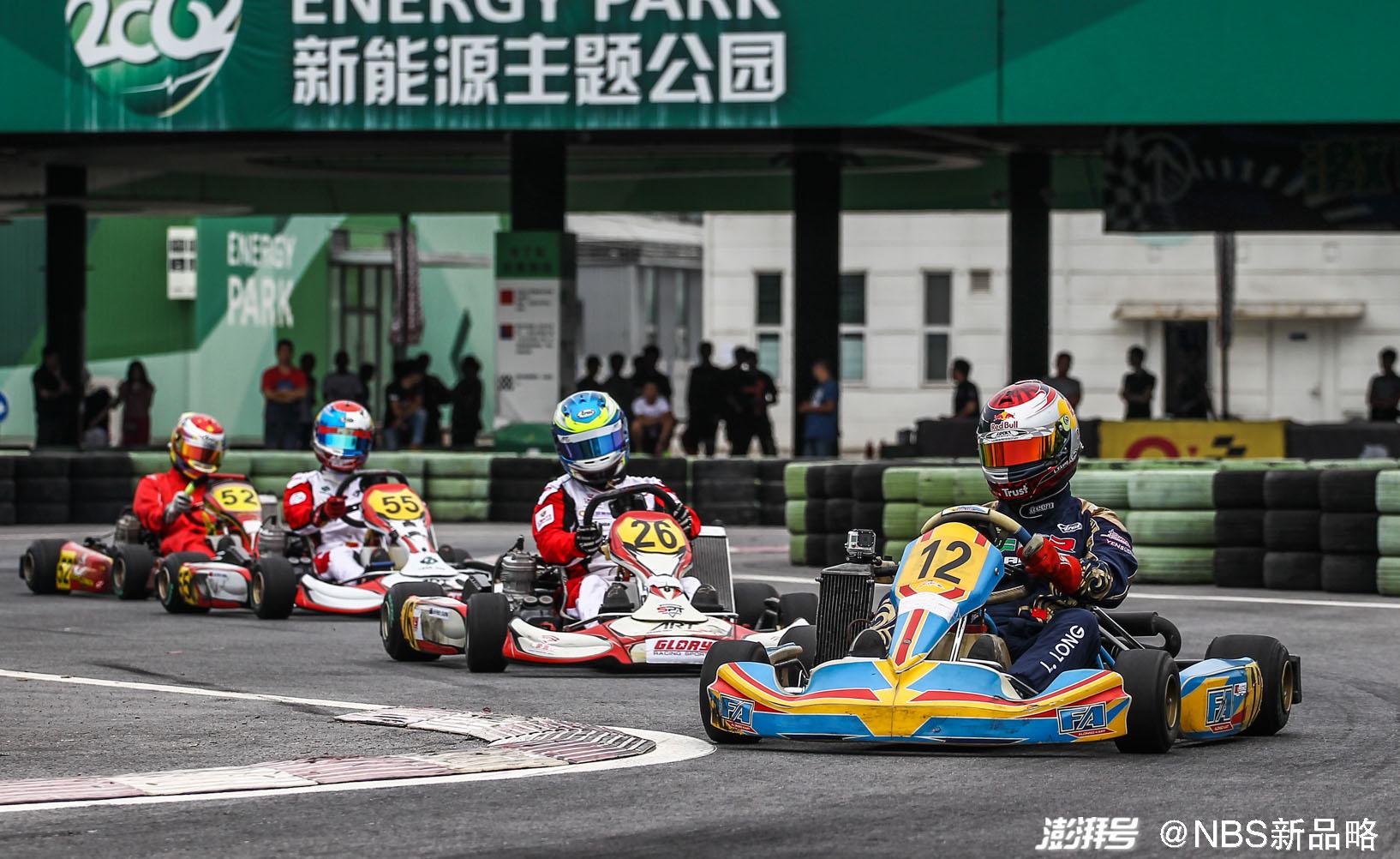 吴文武据多家媒体报道,近日,上海徐汇某小区居民团购了20几台卡丁 