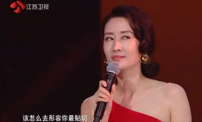 娱乐圈流行起“搞笑女”：金晨玩直播，杨紫摘牙套，还有杨幂……休闲区蓝鸢梦想 - Www.slyday.coM