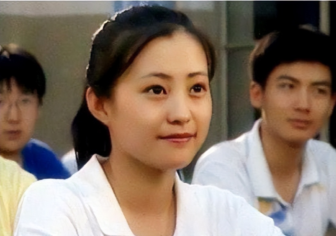 1996年,不顾家人反对,郝蕾毅然来到上海戏剧学院学表演,与陈思成,聂远