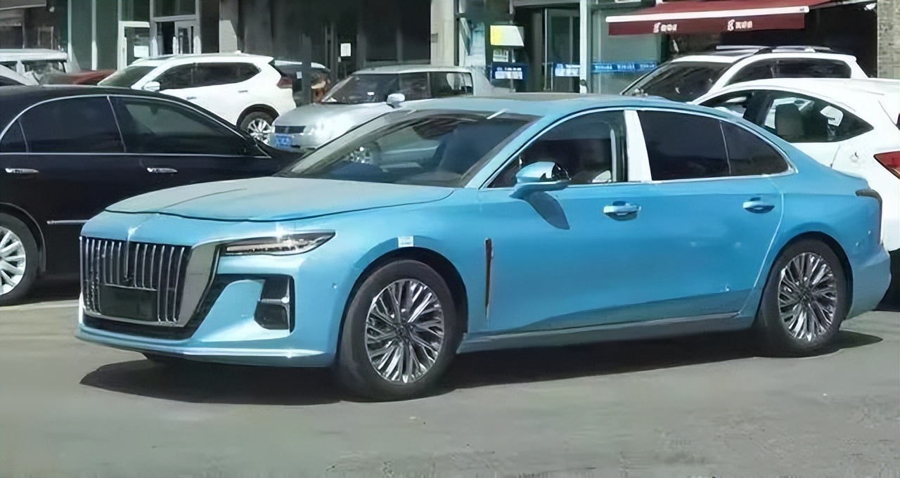 红旗新款h5实拍天际蓝是主打色轴距明显提升