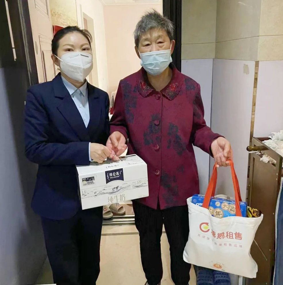 积极投身社区志愿行动,龙湖塘鹅温暖助力抗击疫情