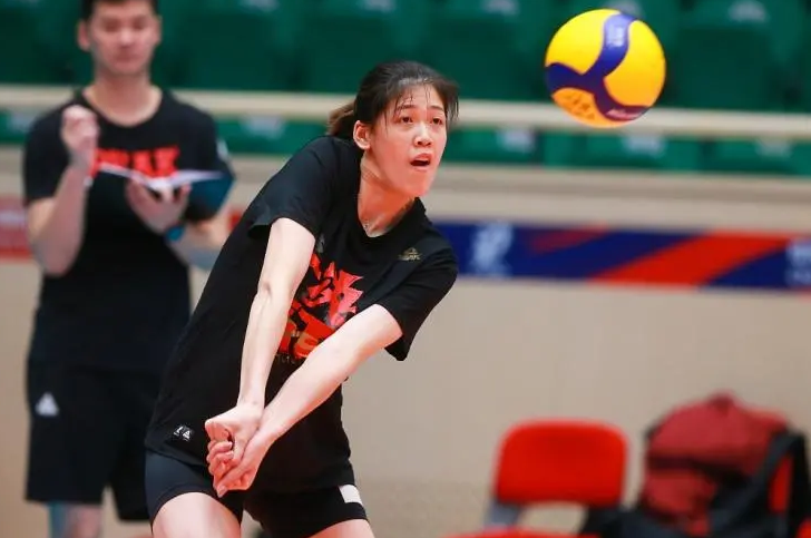 李盈莹干练短发变长发身材管理棒又变瘦了或成中国女排新劳模