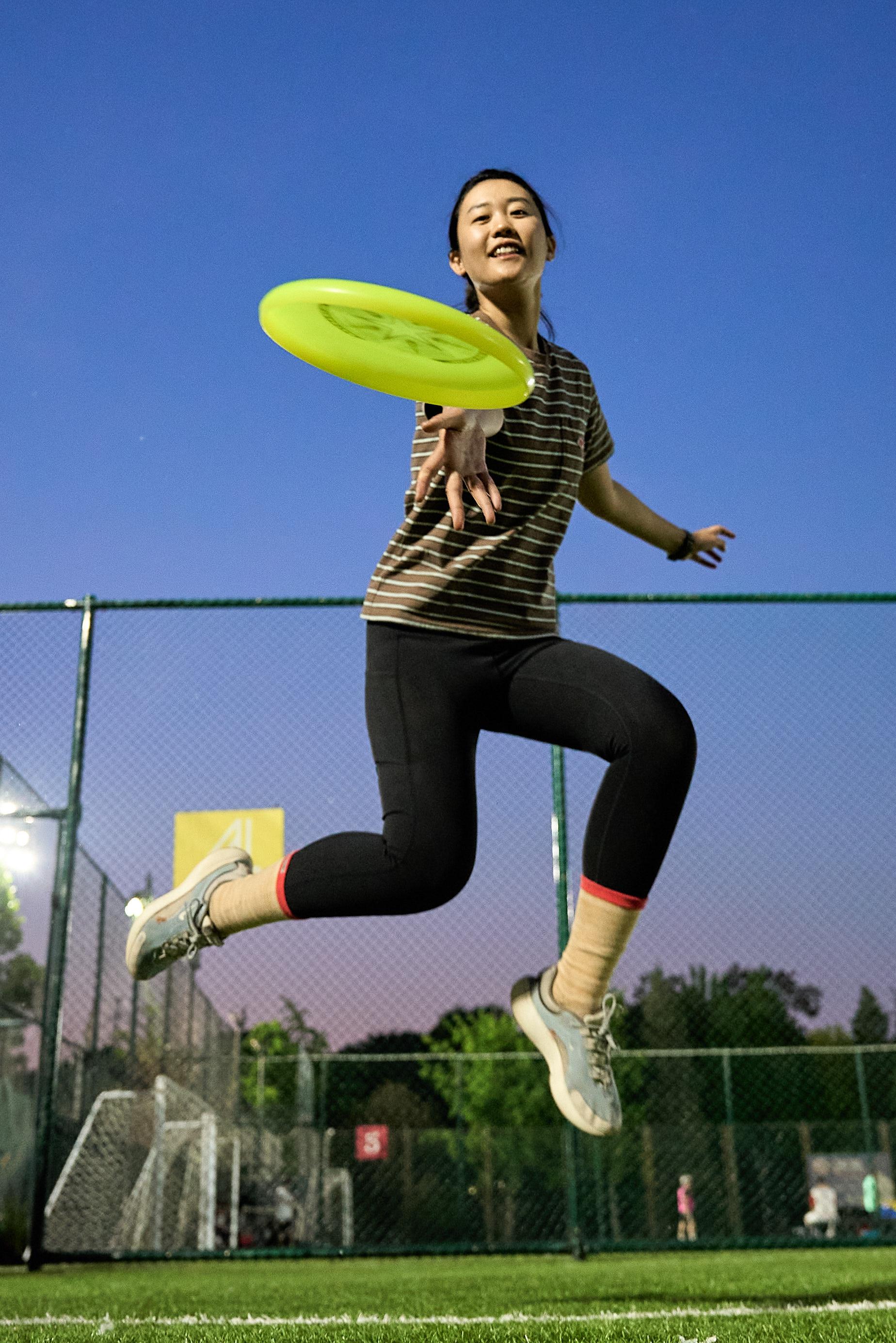 青年海归汪雨晴与老友重逢宅女变身运动达人