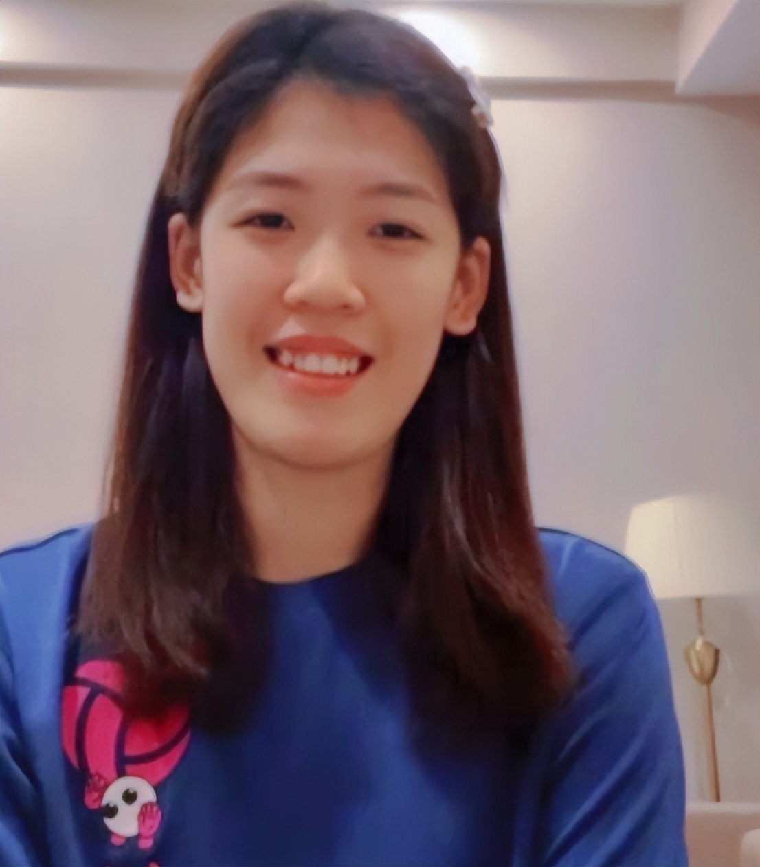 李盈莹干练短发变长发身材管理棒又变瘦了或成中国女排新劳模