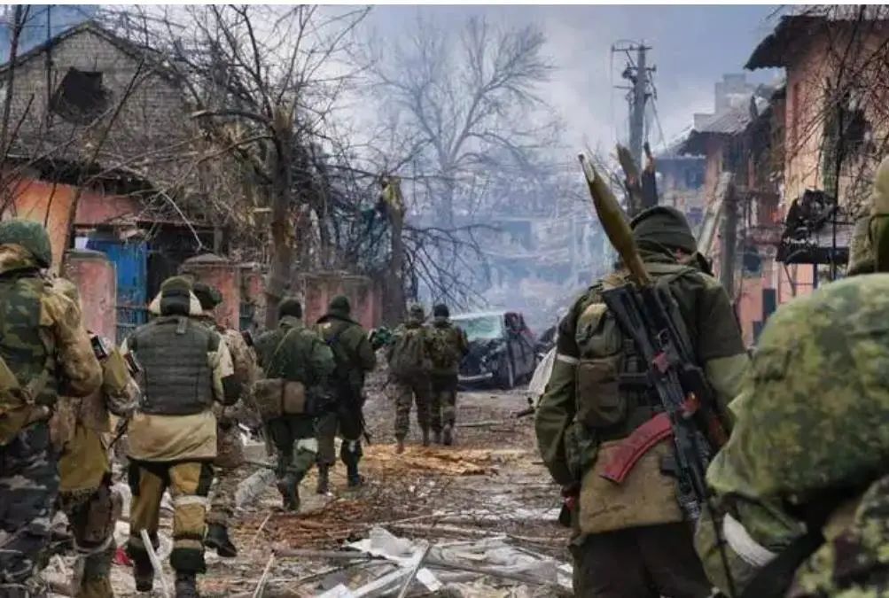 5万乌军落入包围圈__财经头条