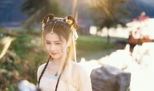 《长月烬明》官方发新海报,罗云熙毛领超帅,白鹿的这套真好看!休闲区蓝鸢梦想 - Www.slyday.coM 《长月烬明》官方发新海报,罗云熙毛领超帅,白鹿的这套真好看!休闲区蓝鸢梦想 - Www.slyday.coM