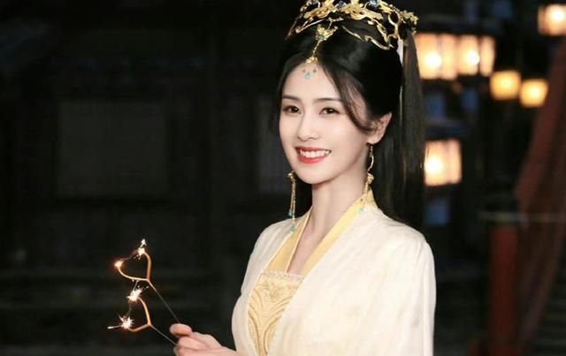 《长月烬明》官方发新海报,罗云熙毛领超帅,白鹿的这套真好看!休闲区蓝鸢梦想 - Www.slyday.coM 《长月烬明》官方发新海报,罗云熙毛领超帅,白鹿的这套真好看!休闲区蓝鸢梦想 - Www.slyday.coM