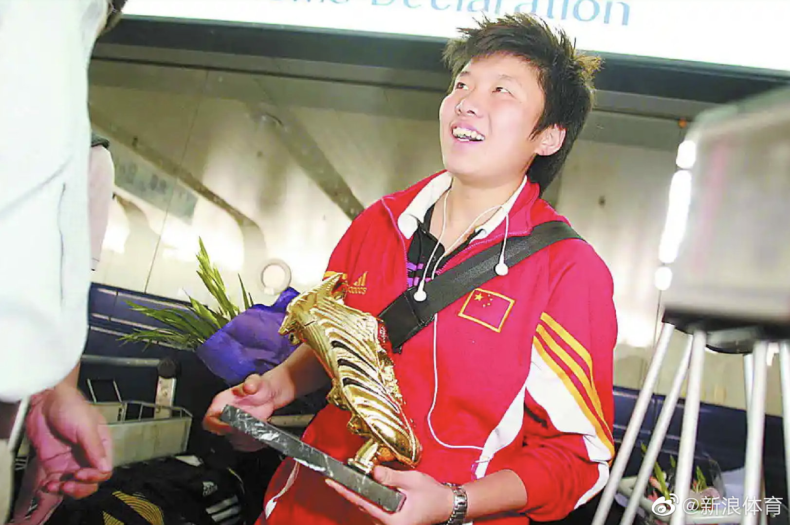 据@足球报官方微博 ,19日下午