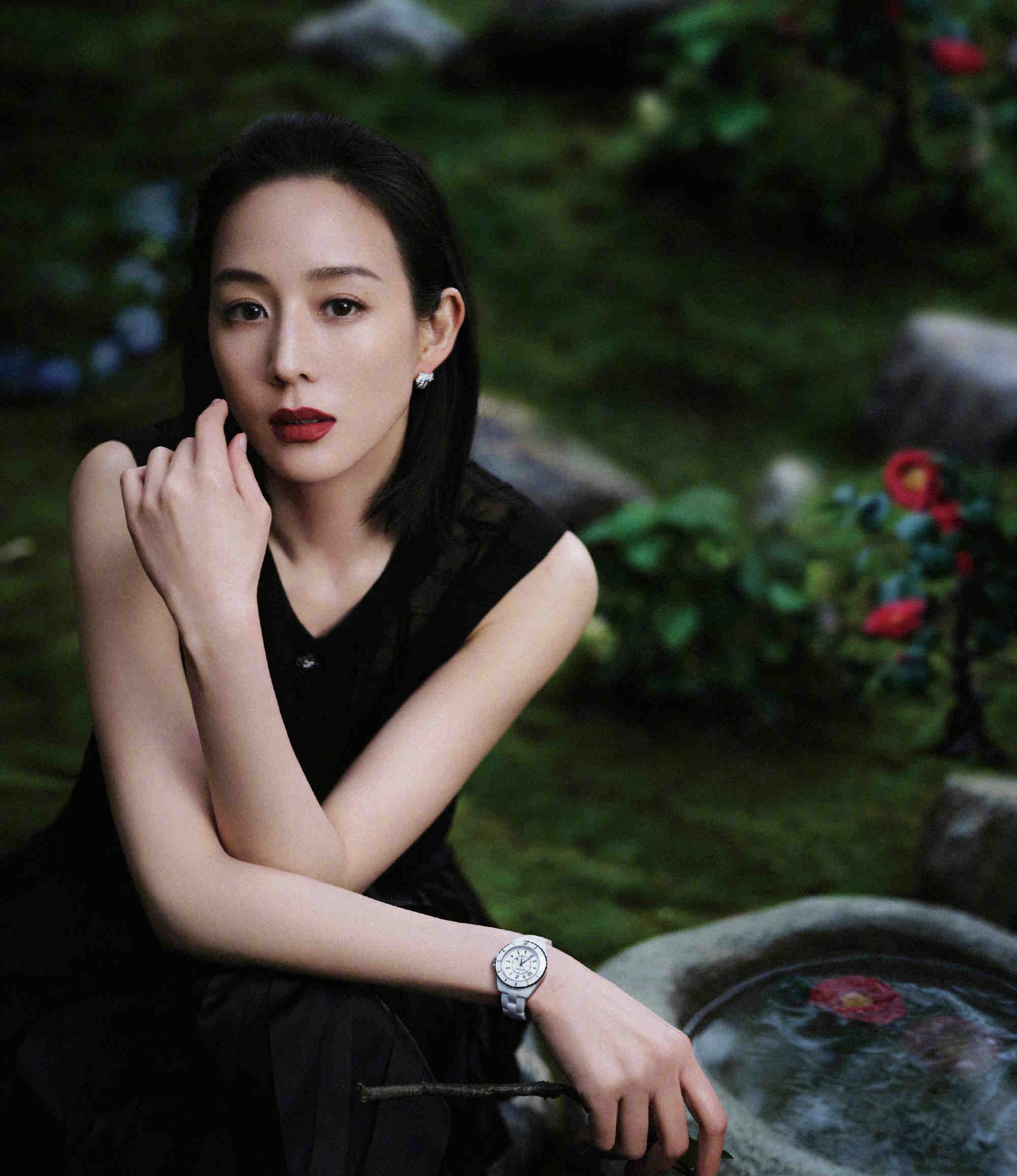 5月17日,著名时尚杂志《elle》释出了6月份的封面人物,登上封面是张钧