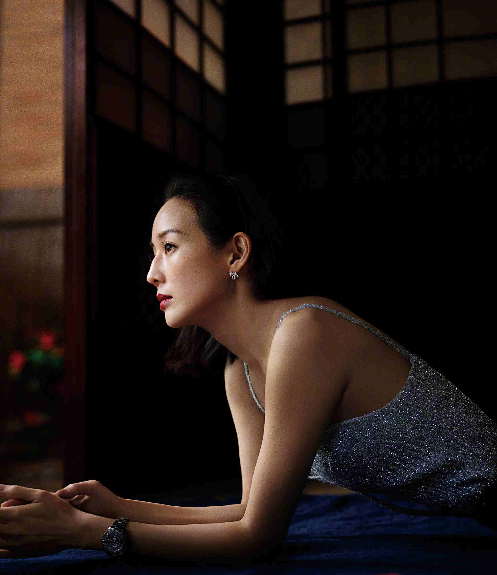 张钧甯登上elle6月刊封面演绎的时尚大片充满新潮流