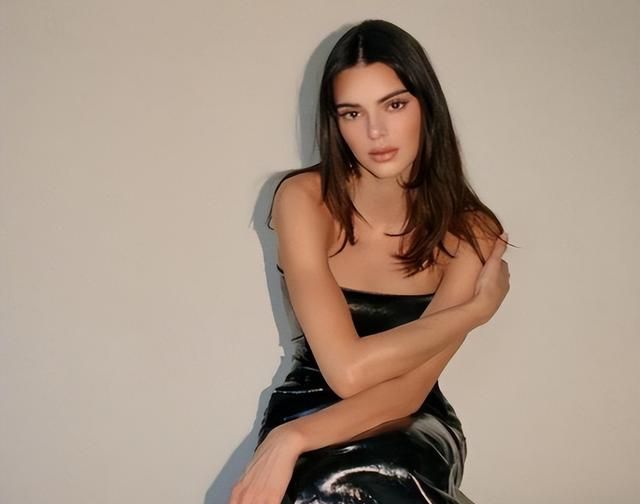 詹娜亲眼见证男友输球赛前还在饮酒作乐布克也难逃卡戴珊魔咒