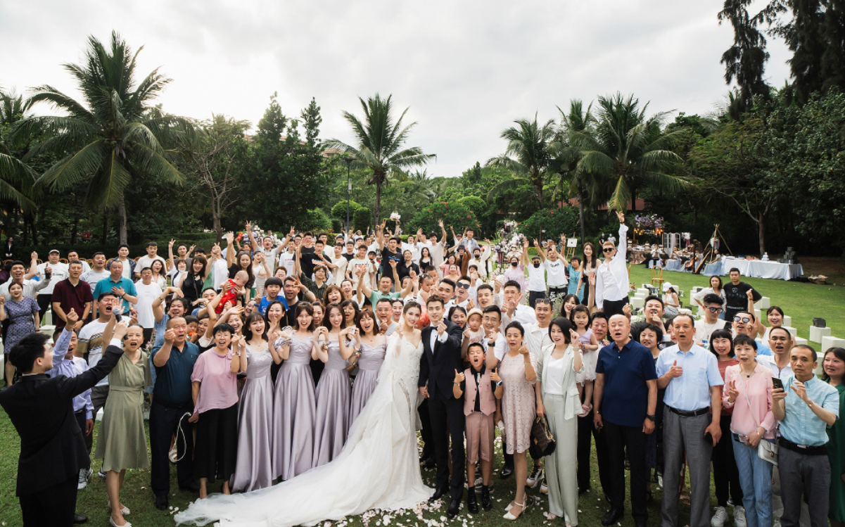 继伟官宣婚礼照新郎新娘绝配伴郎炫酷金金特写大合影暖心