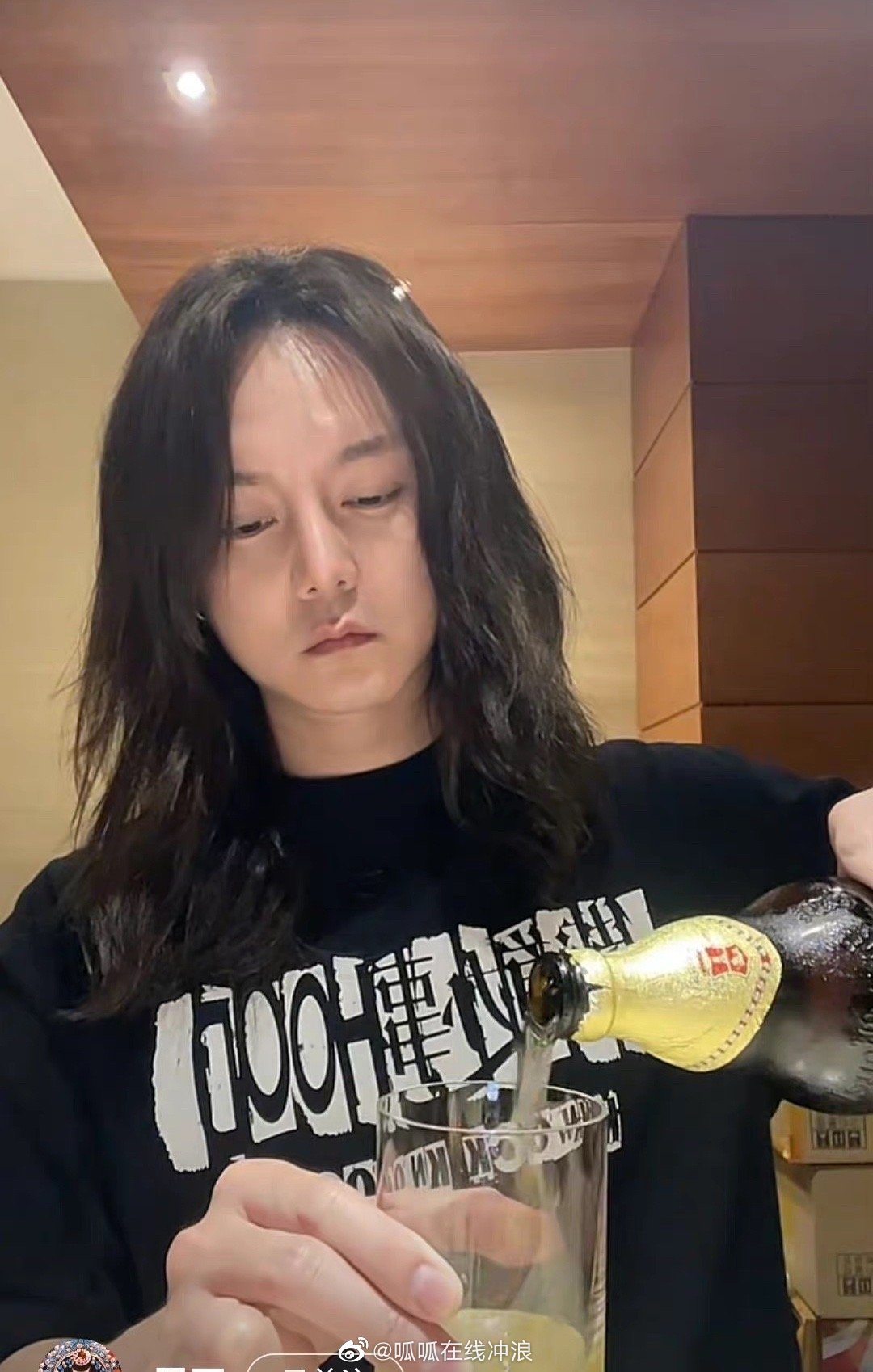 长发飘飘的尹正