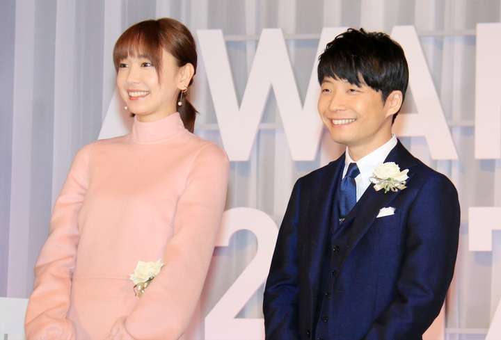 去年今日是新垣结衣星野源宣布结婚的日子已经一年了