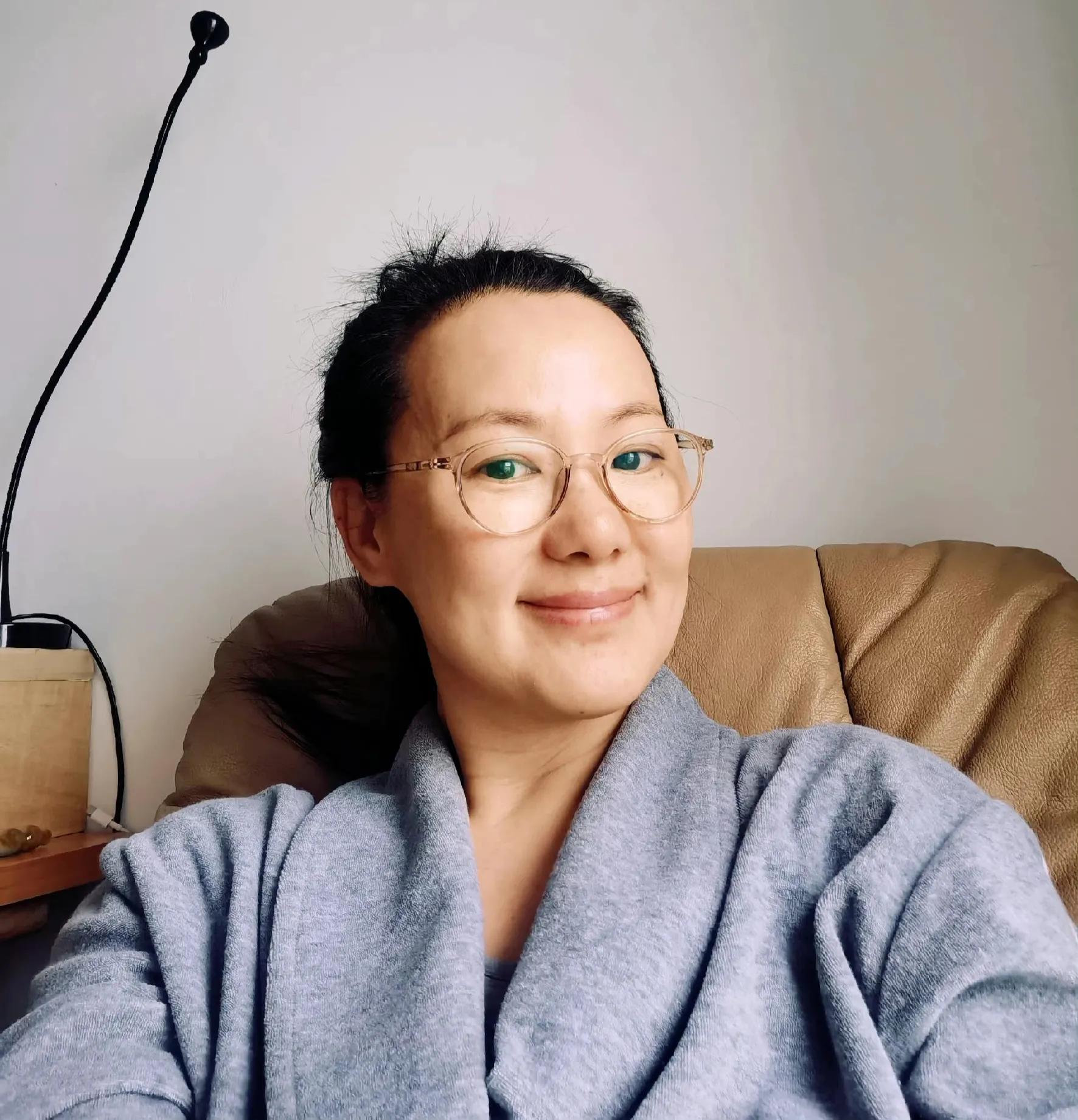 12位中年女星素颜曝光!董洁逃不过发腮,殷桃更是嫩到离谱