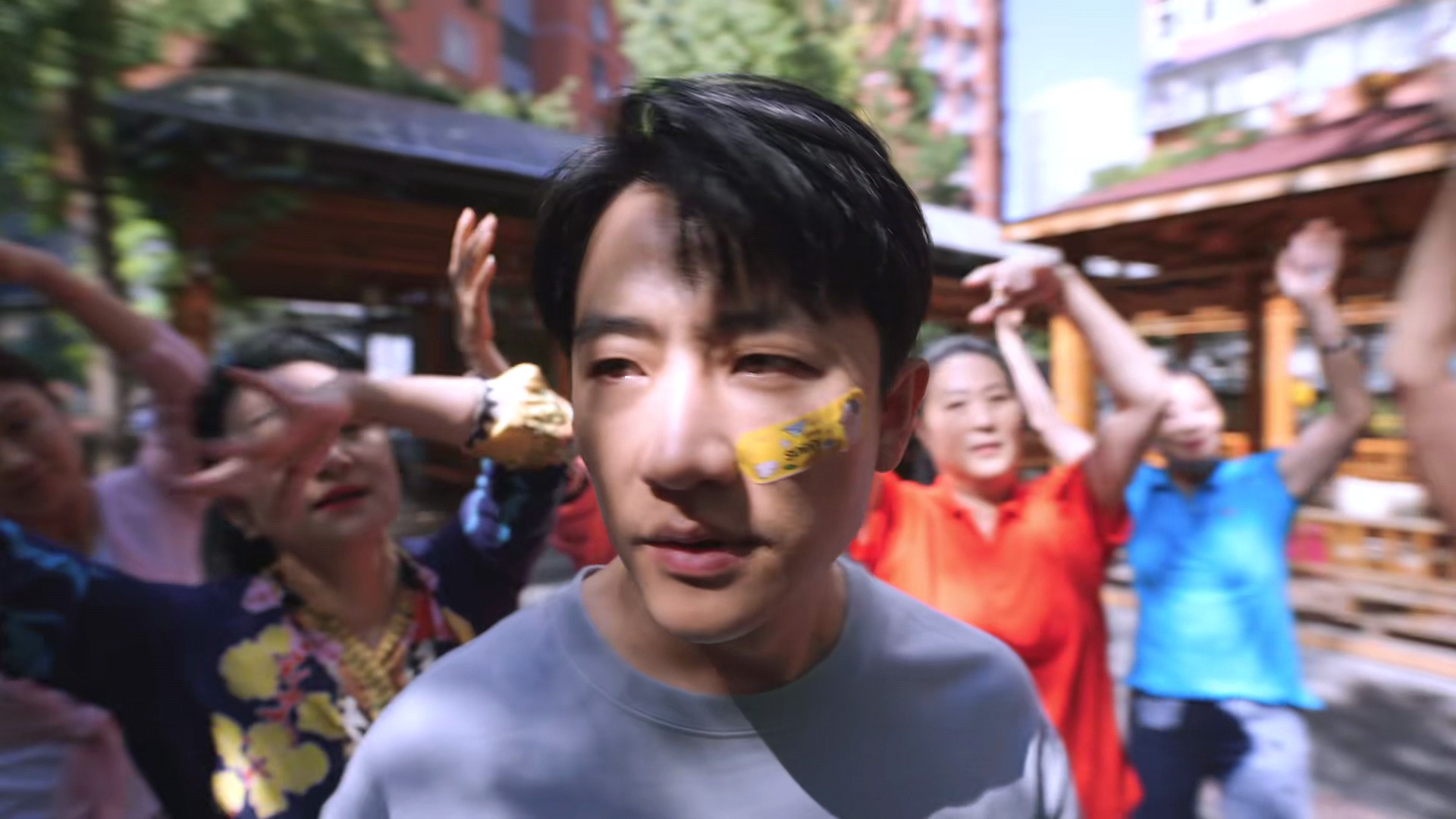 追完两集《欢迎光临》，我心生感叹，终于有一部像样的都市剧了休闲区蓝鸢梦想 - Www.slyday.coM