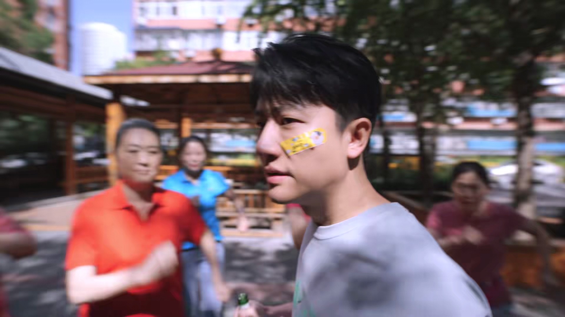 追完两集《欢迎光临》，我心生感叹，终于有一部像样的都市剧了休闲区蓝鸢梦想 - Www.slyday.coM