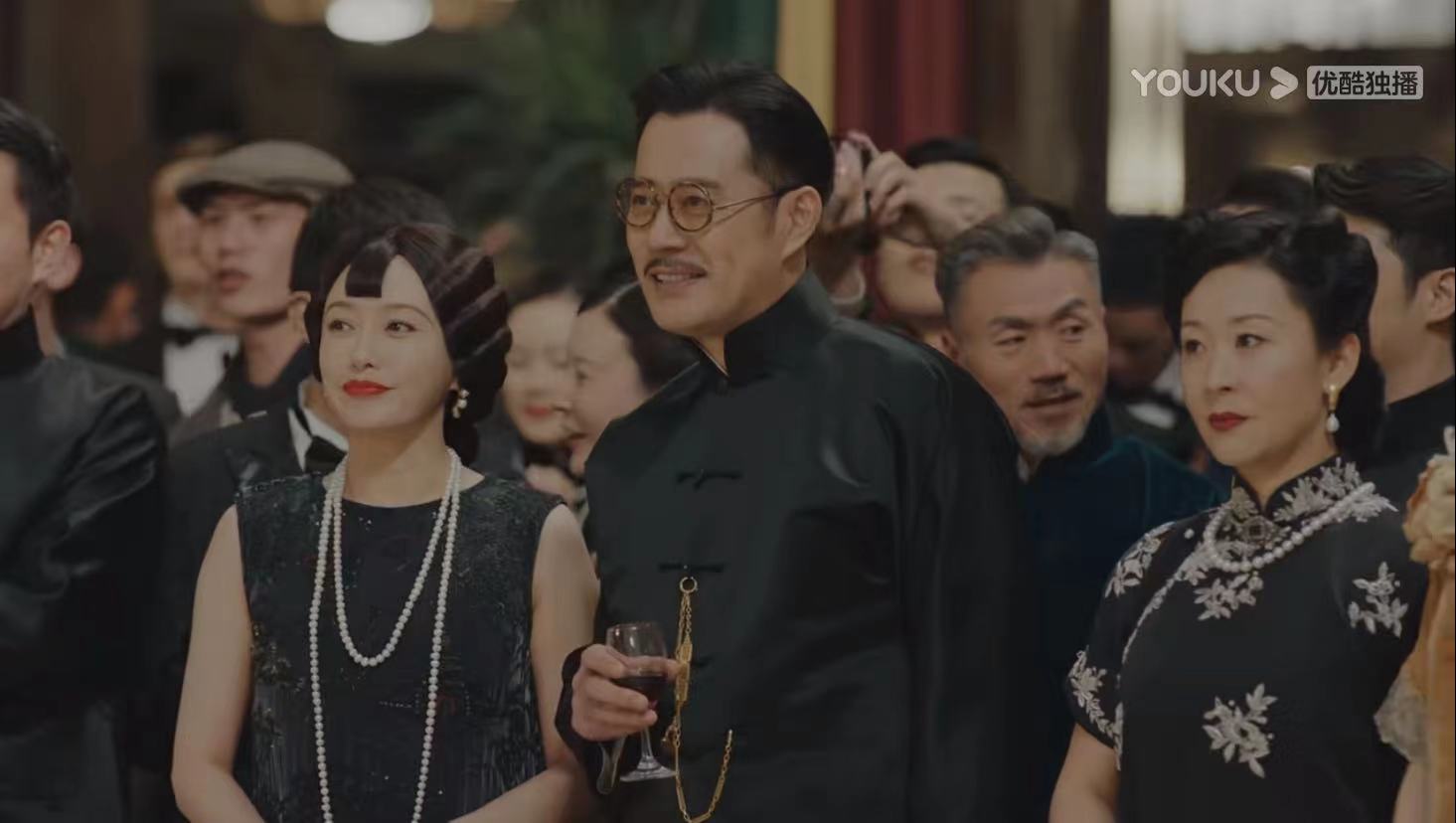 传家开播掀起热议网友称三姐妹人设神似情深深雨蒙蒙