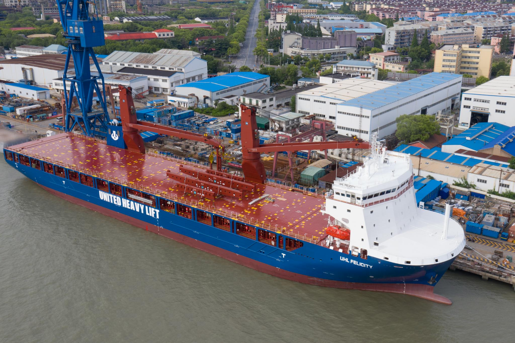 13000吨多功能重吊船 张文豪 摄