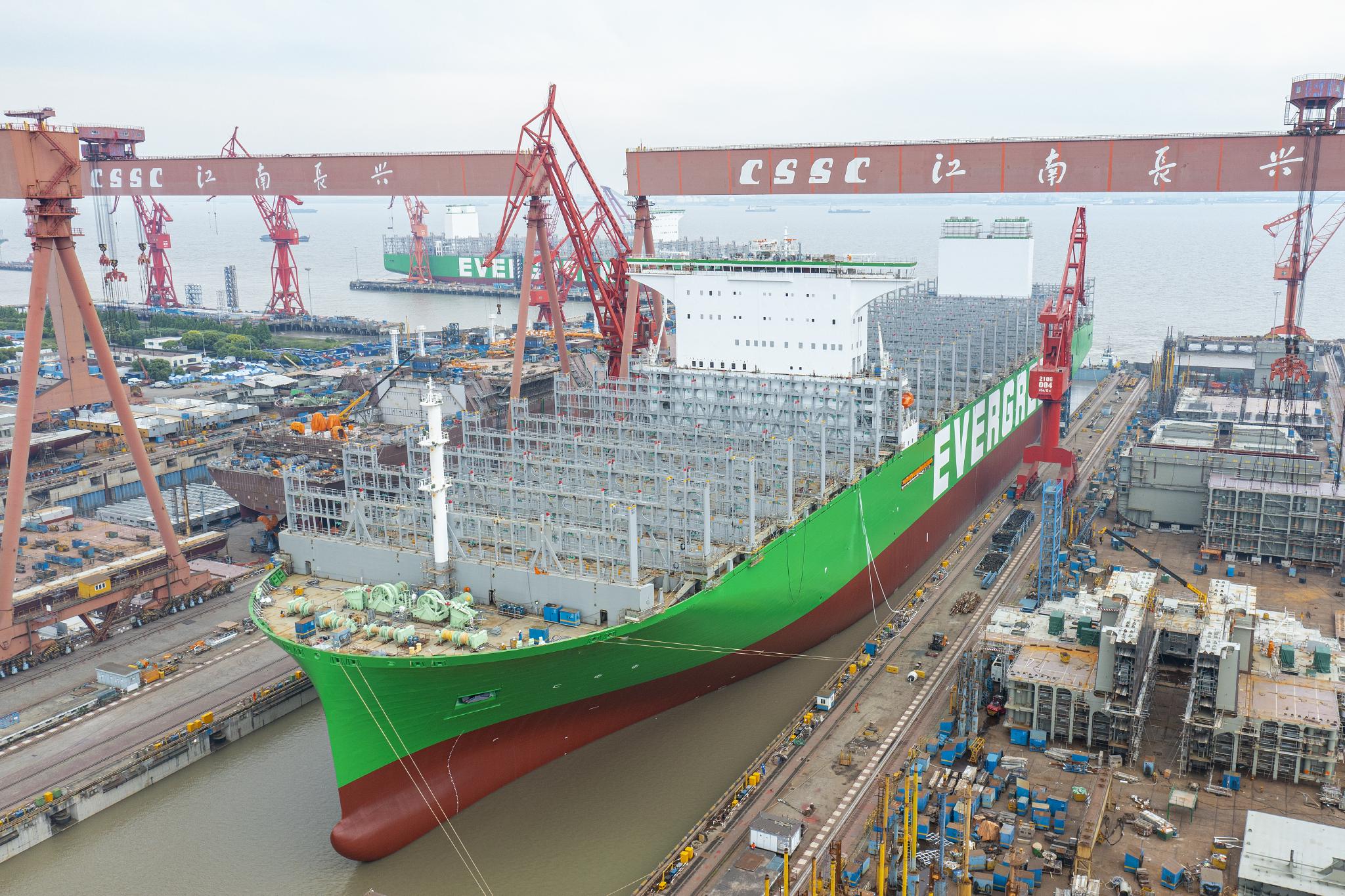 又一艘超大型集装箱船在中国船舶沪东中华交付|中国_新浪财经_新浪网