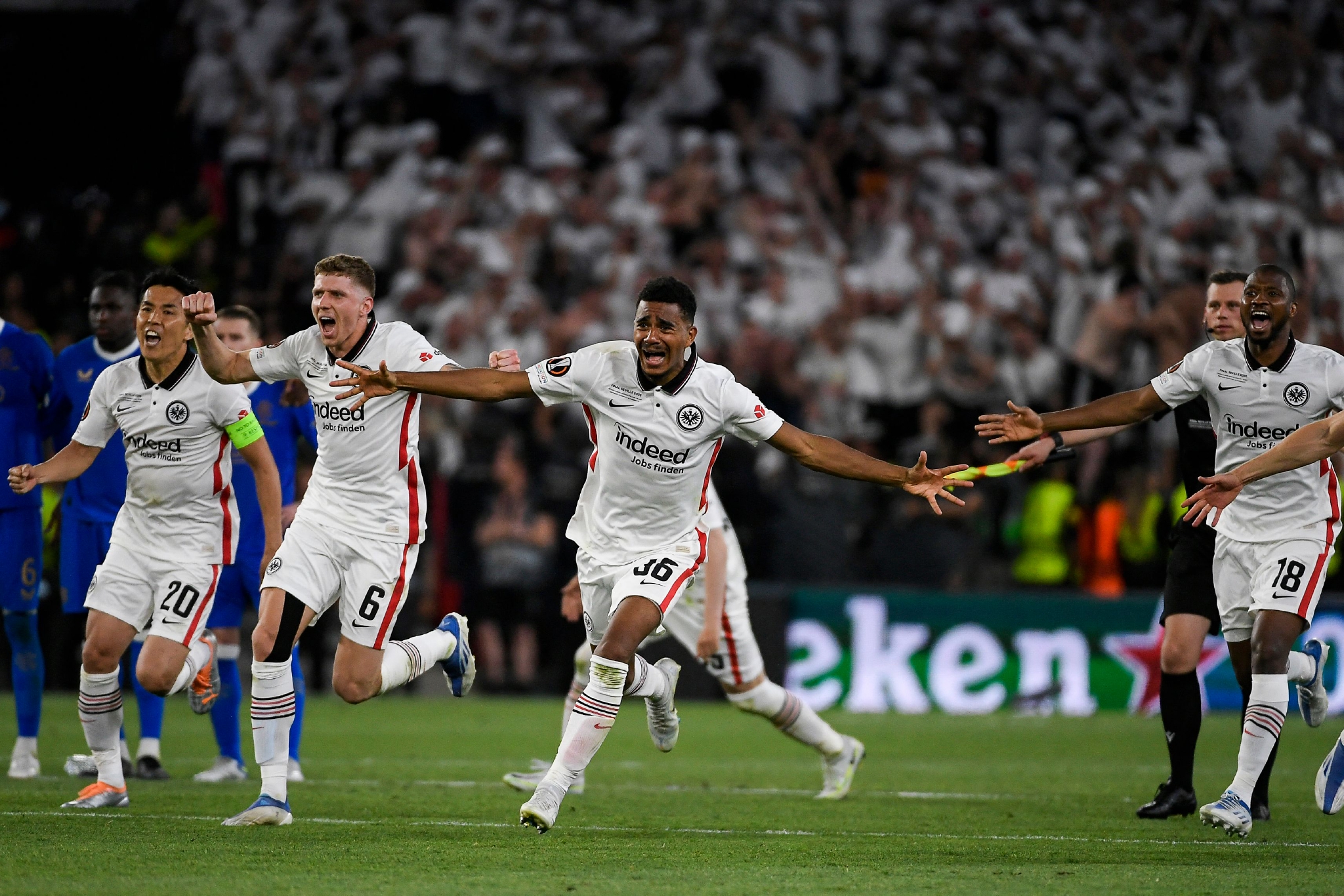 足球——欧罗巴联赛:法兰克福夺得冠军|法兰克福队|足球|点球大战