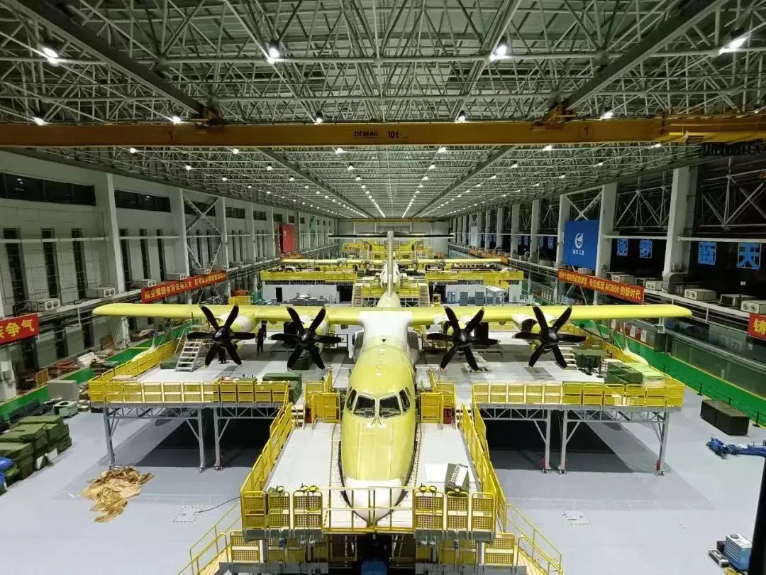 来看看飞机生产线长啥样|ag600_新浪新闻